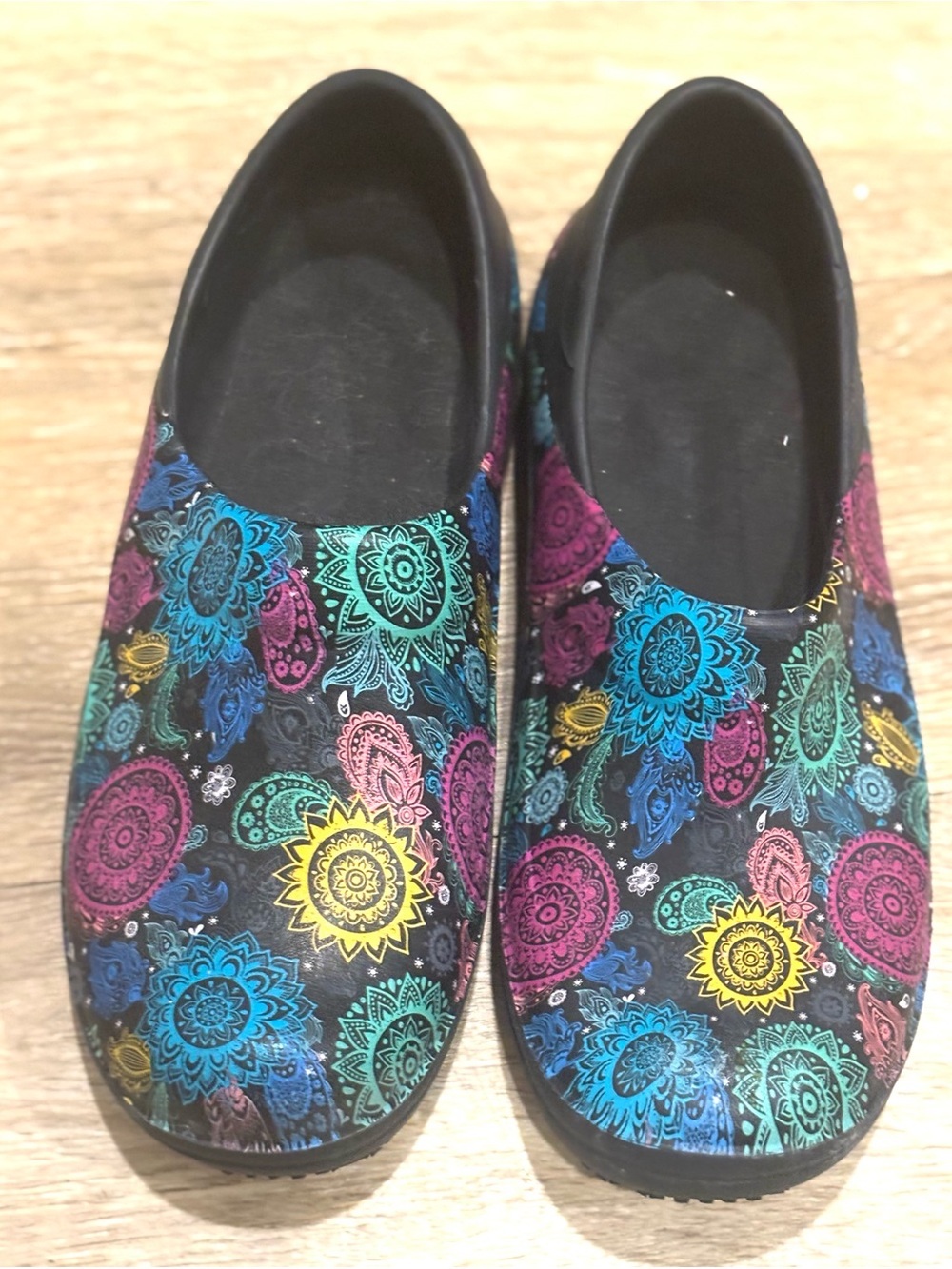 Crocs Neria Pro II Women Clog Colorful Paisley Comfort Slip Resist Work Nurse 8W